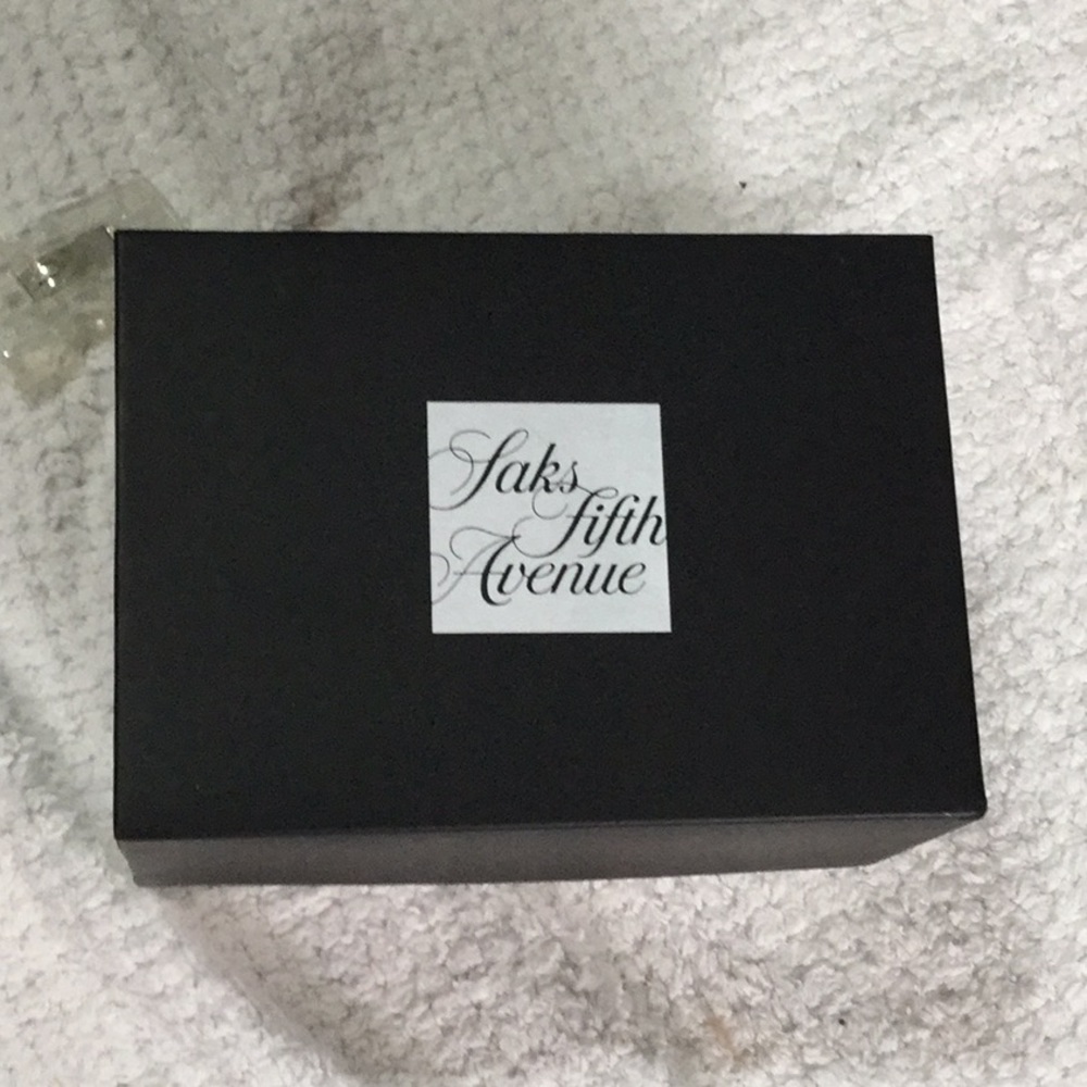 Says Fifth Ave Box & Bow